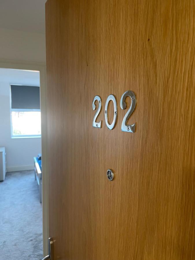 #0202 One Bedroom Serviced Apartment-Free Parking Дерби Экстерьер фото