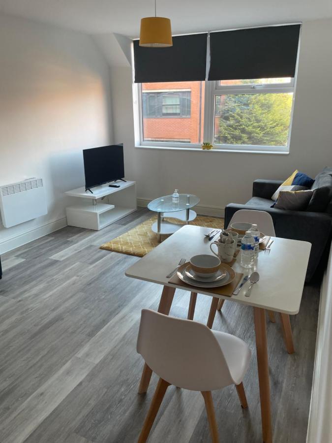 #0202 One Bedroom Serviced Apartment-Free Parking Дерби Экстерьер фото